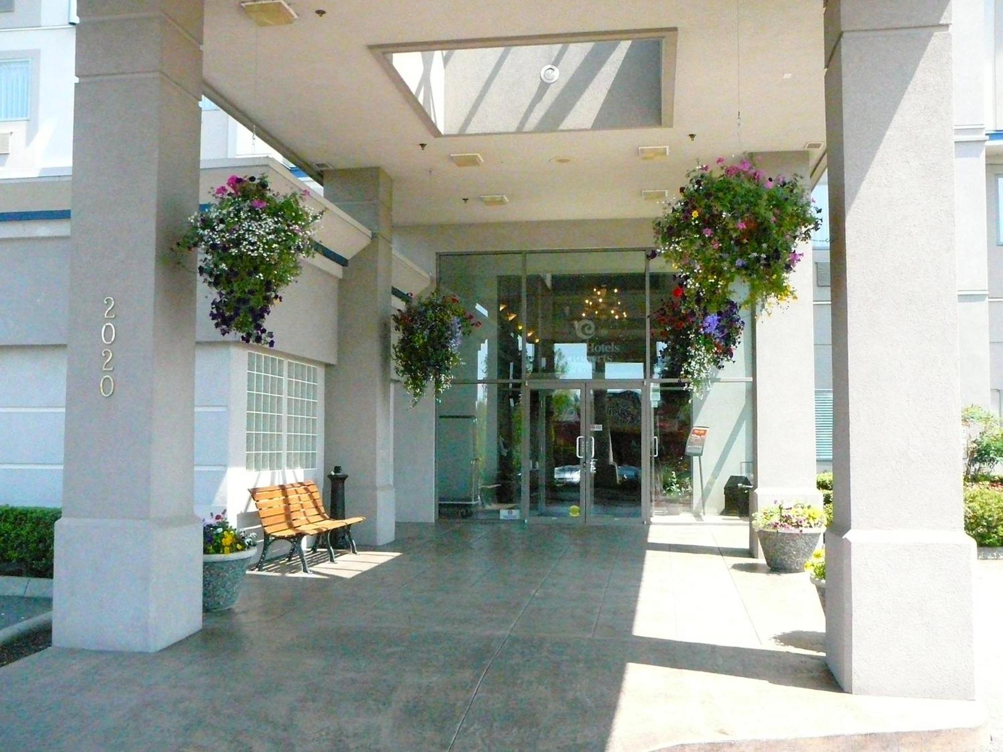 Coast Abbotsford Hotel & Suites Εξωτερικό φωτογραφία