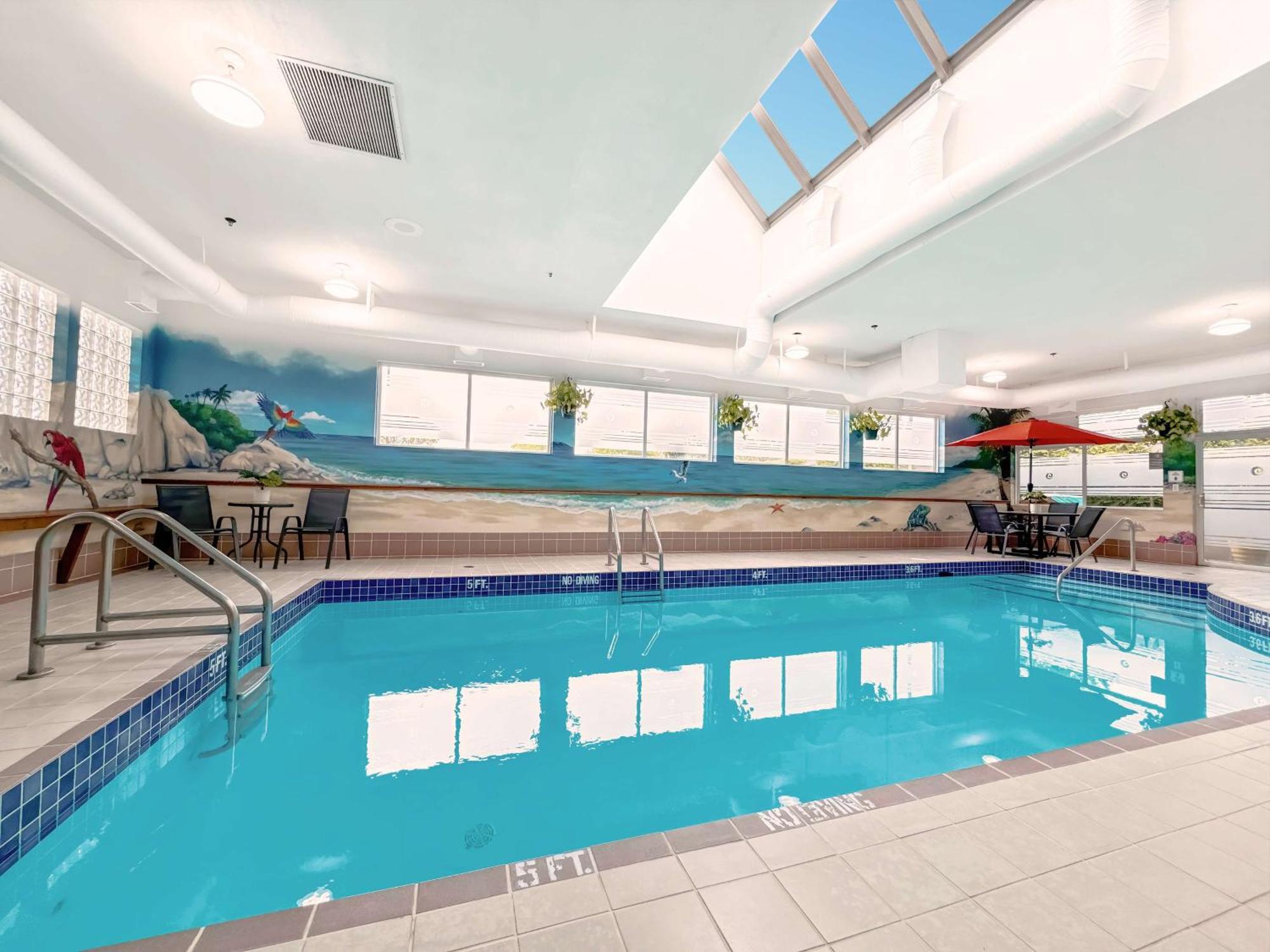 Coast Abbotsford Hotel & Suites Εξωτερικό φωτογραφία