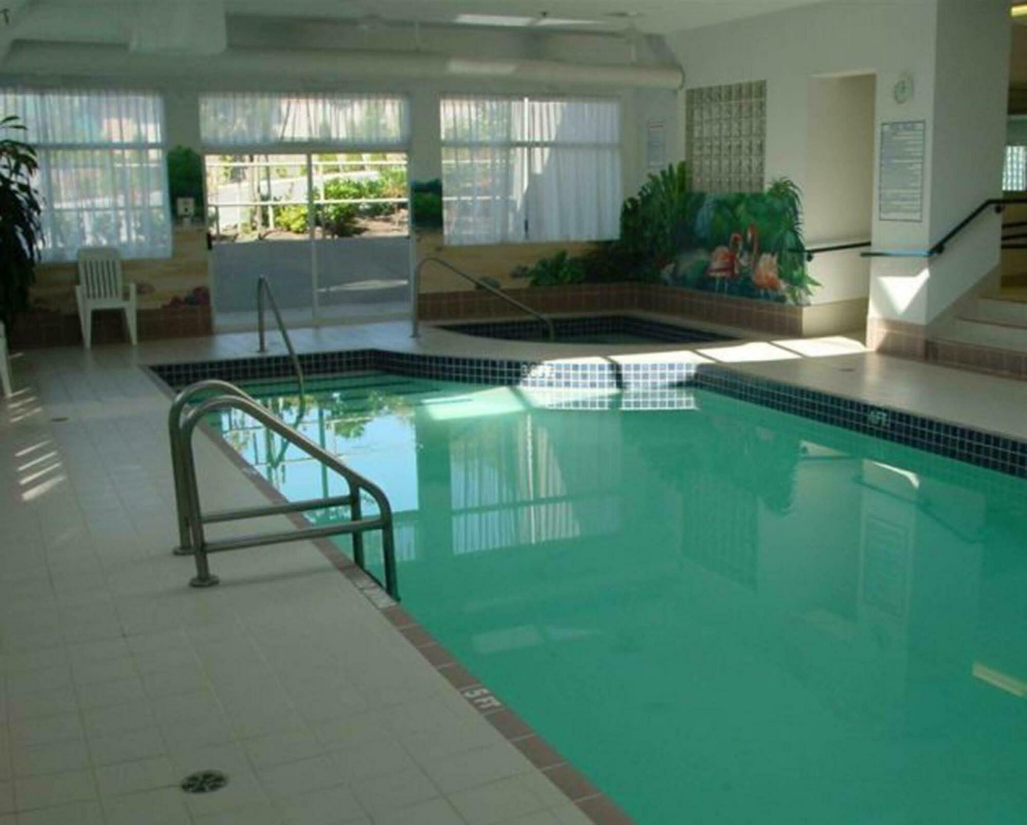 Coast Abbotsford Hotel & Suites Εξωτερικό φωτογραφία